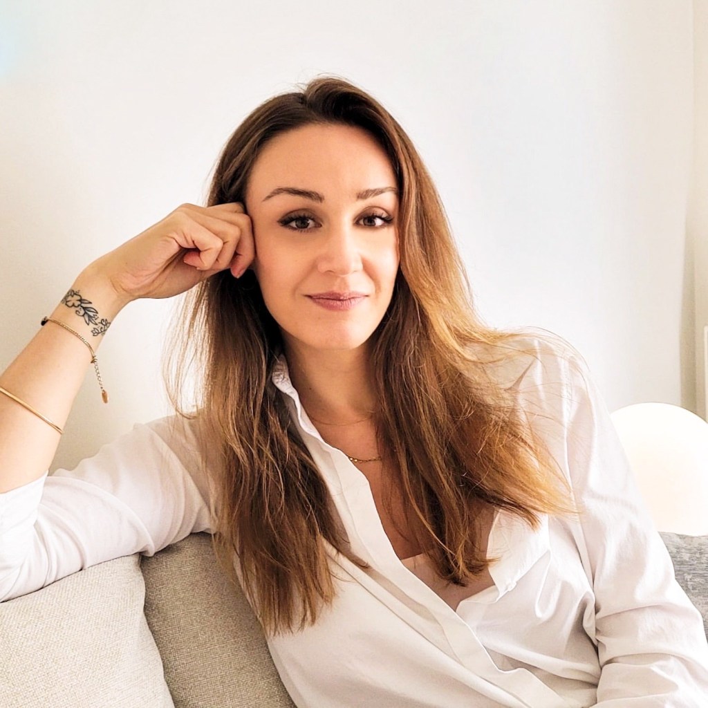 Coralie Vachet-Valaz, thérapeute analytique à Nîmes, spécialisée en accompagnement individuel et analytique à Nîmes